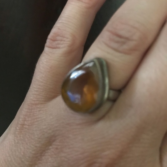 Amber resin ring with 925 silver band - Picture 4 of 4